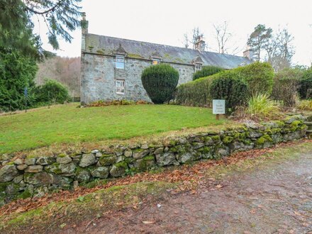 South Mains Cottage - Craigievar Castle