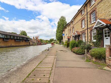 3 Canalside Cottages