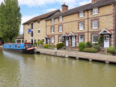 4 Canalside Cottages