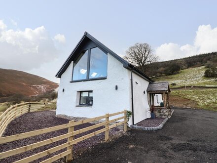 Tyn Llwyn Barn