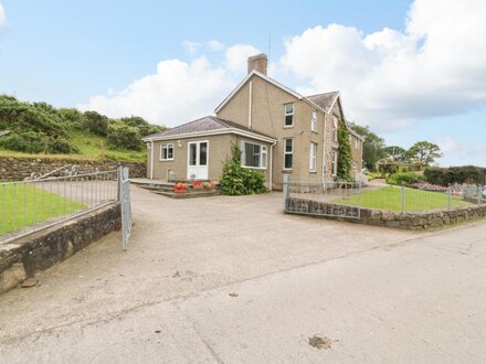 Dinas Farmhouse Annex