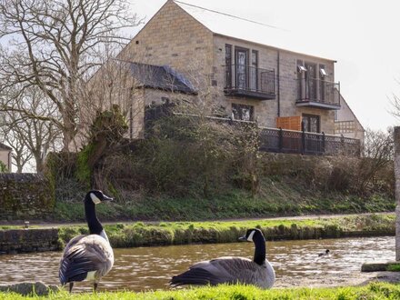 The Swans Nest Lock View