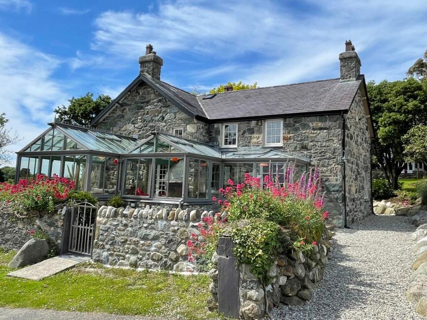 Bryncynan Fawr Farmhouse