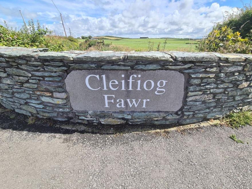 5 Cleifiog Fawr