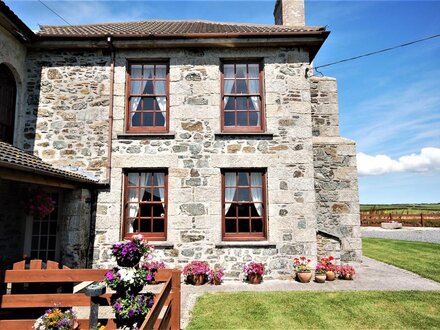 Wing in Mullion, West Cornwall