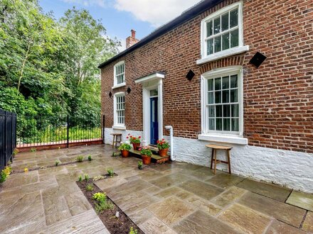 Apartment in Chester, Cheshire