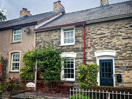 Cottage in Cwrt, North Wales