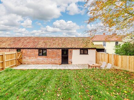 Cottage in Burgh St Peter, Norfolk