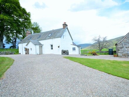 Cottage in Kirriemuir, Angus