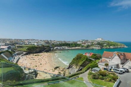 Beachfront Townhouse w/ Lovely Sea Views, Newquay