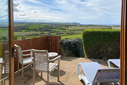 Romantic Retreat Just For Two With Countryside And Sea Views