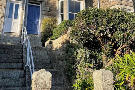 Tregarth – Sleeps 10 – Sea Views – Pet-Friendly – Parking – Outside Area