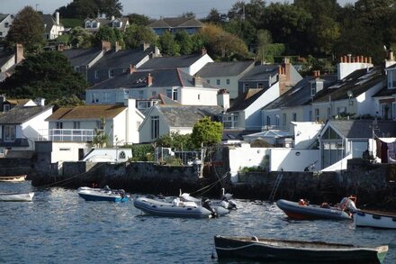 Luxury holiday cottage set in the beautiful south Cornwall village of Flushing