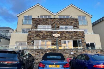 Beautiful Porth beach front 3 bedroom apartment