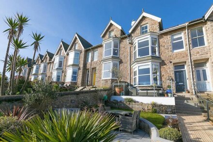 Summer Salt – St Ives – Sleeps 4 – Parking – Outside Space