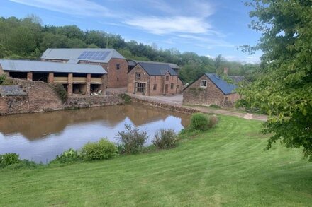 A Very Spacious Cottage in a Beautiful Location - near Quantock Hills & Exmoor