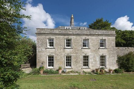 Park House is a combination of our two handsome houses accommodating 19 guests