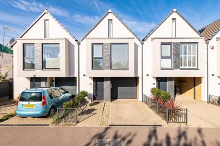 Nursery Mews, a modern 3 bed mews house, a pebble's throw to the beach.