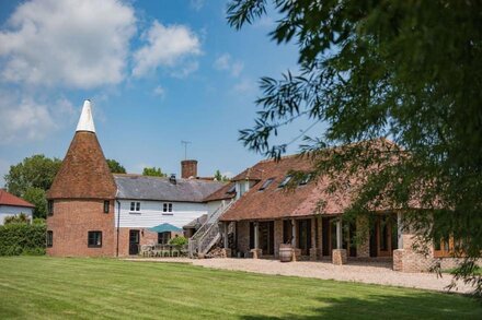 The Oast - charming oast house in beautiful countryside