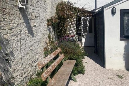 A lovingly renovated cosy 200 year old cottage bursting with charm in Deal's conservation area