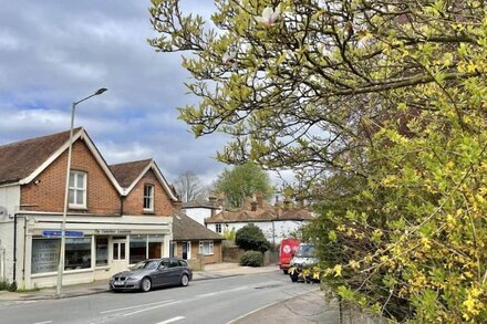 Charming and spacious first floor apartment in Canterbury  city centre - The Canterbury Retreat