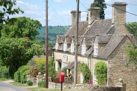 WORK IN THE COTSWOLDS.  CAN ISOLATE. Large garden