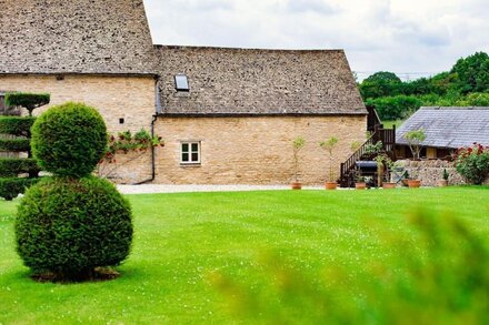 Hayloft at Newbarn Farm - sleeps 4 guests  in 2 bedrooms