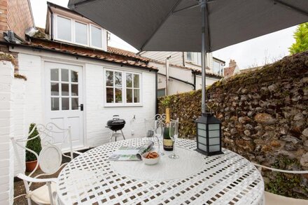 April Cottage -  a self catering cottage that sleeps 4 guests  in 2 bedrooms