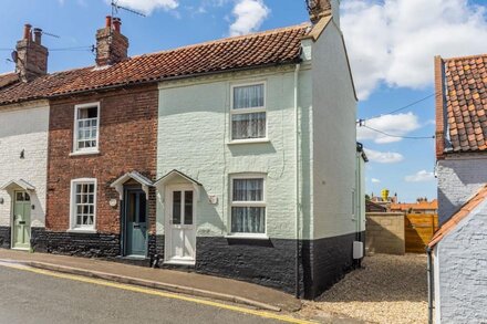 A smart little fisherman's cottage located just up from the Quay, with marsh and sea views from both