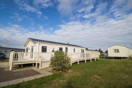 Stunning 4 berth lodge with decking at Manor Park in Hunstanton ref 23173K