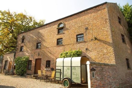 Studio 3A, The Carriage House, York 6m, Village Location