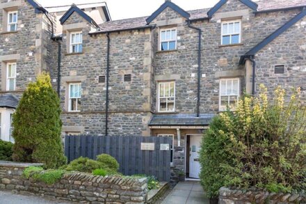 Howgills Apartment 8 offers self-catering accommodation with free parking and free WiFi