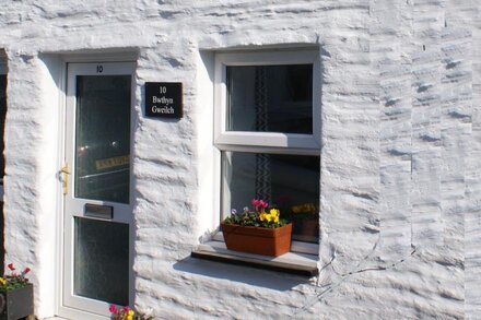 Beautifully renovated two bedroom cottage in the heart of the Dyfi Valley