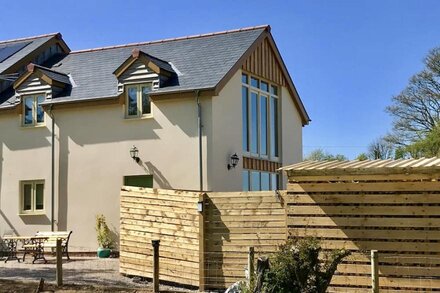 Countryside Home with wood fired hot tub, open plan living and wood burner.