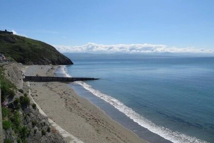 5* Stunning Victorian House, Sleeps 18, Located on the Seafront at Criccieth