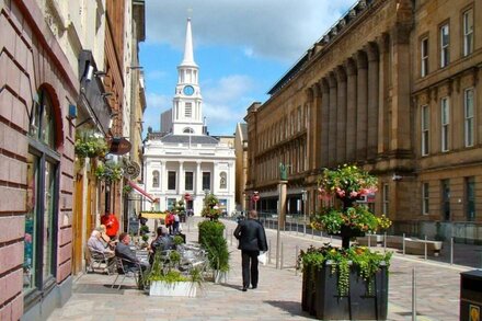 Cozy 2 bedroom apartment in glasgow's city centre.