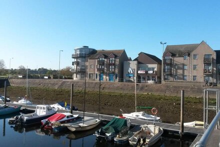 Two-bedroom flat overlooking Nairn Harbour, close to facilities