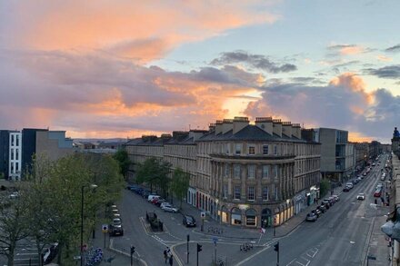 Stylish top-floor flat in heart of trendy Finnieston