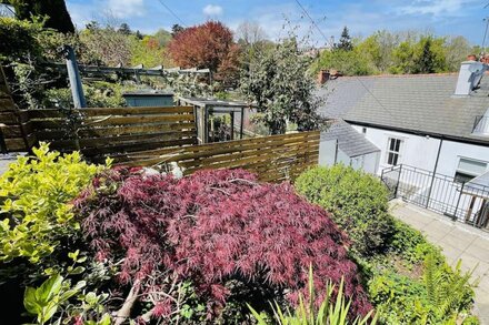 Family home, level location, view of the River Dart