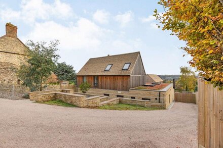 Three bedroom dog friendly holiday home in the Cotswolds - The New Bakehouse