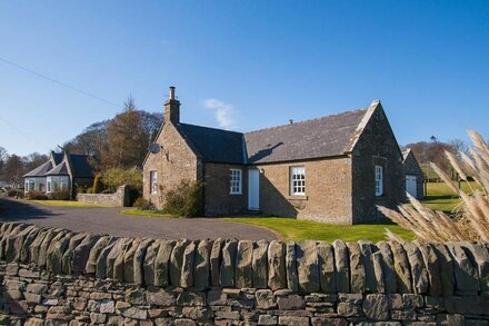 Home Farm Cottage (with swimming pool and sauna)