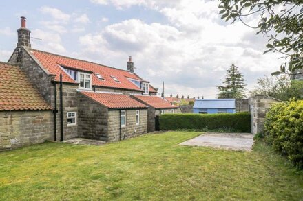 CHERRY COTTAGE, pet friendly, character holiday cottage in Whitby