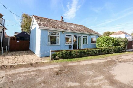 MEADOWSWEET, pet friendly, character holiday cottage in Anderby Creek