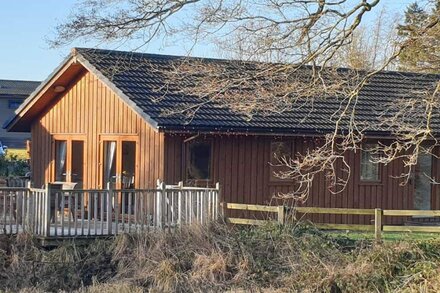 Beautiful Lodge Overlooking Pond sleeps 6