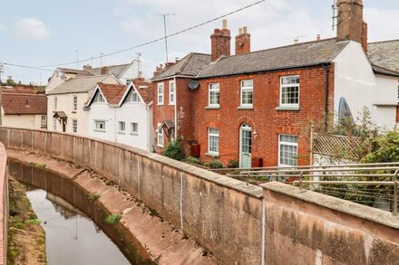 THE PEPPER POT, pet friendly, character holiday cottage in Lympstone