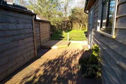 THE CABIN, character holiday cottage in Sandford, Isle Of Wight