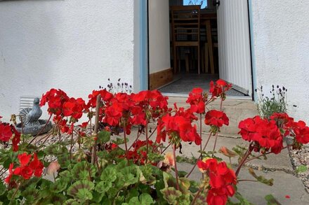 Ploughmans Cottage -  a rural that sleeps 4 guests  in 2 bedrooms