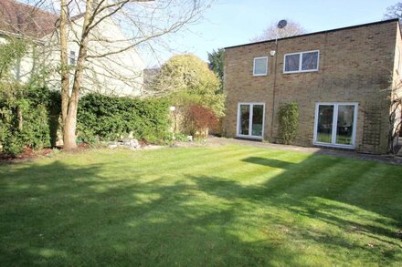 Luxury Self Catering 3 bedroom holiday house in Cambridge.