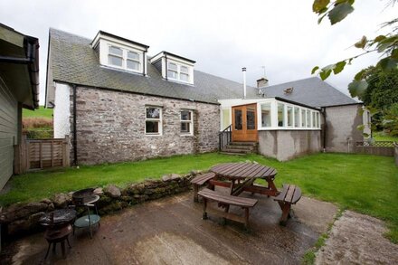 The Byre Farm Cottage In The Trossachs With Pool And Hot Tub