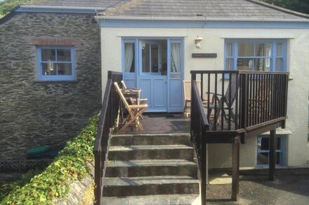 Large Traditional Cornish Stone Cottage In Portloe Village - Roseland AONB